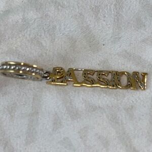 Gems En Vogue “PASSION” charm